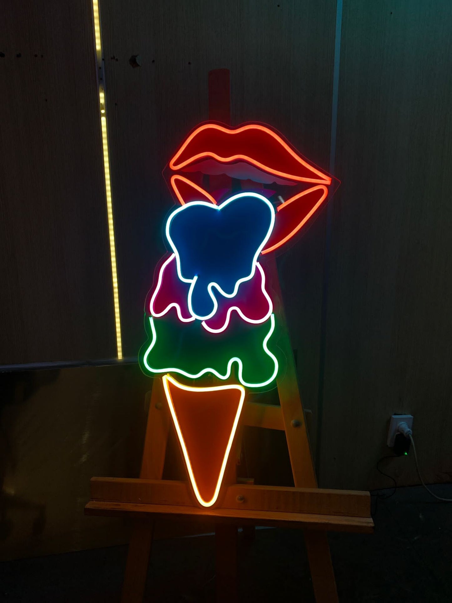 ice cream neon sign , restaurant neon art , retro design neon sign , vintage ice cream , best ice cream shop sign